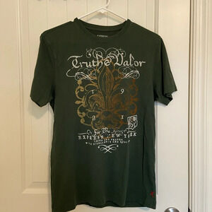 EUC | Express men’s dark green‎ fleur de lis decal tshirt — small
